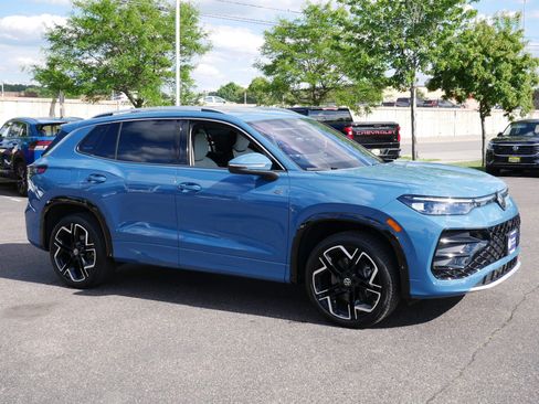 Certified 2025 Volkswagen Tiguan SEL R-Line AWD/4WD image 8