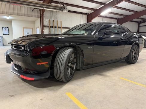 Used 2019 Dodge Challenger R/T image 4