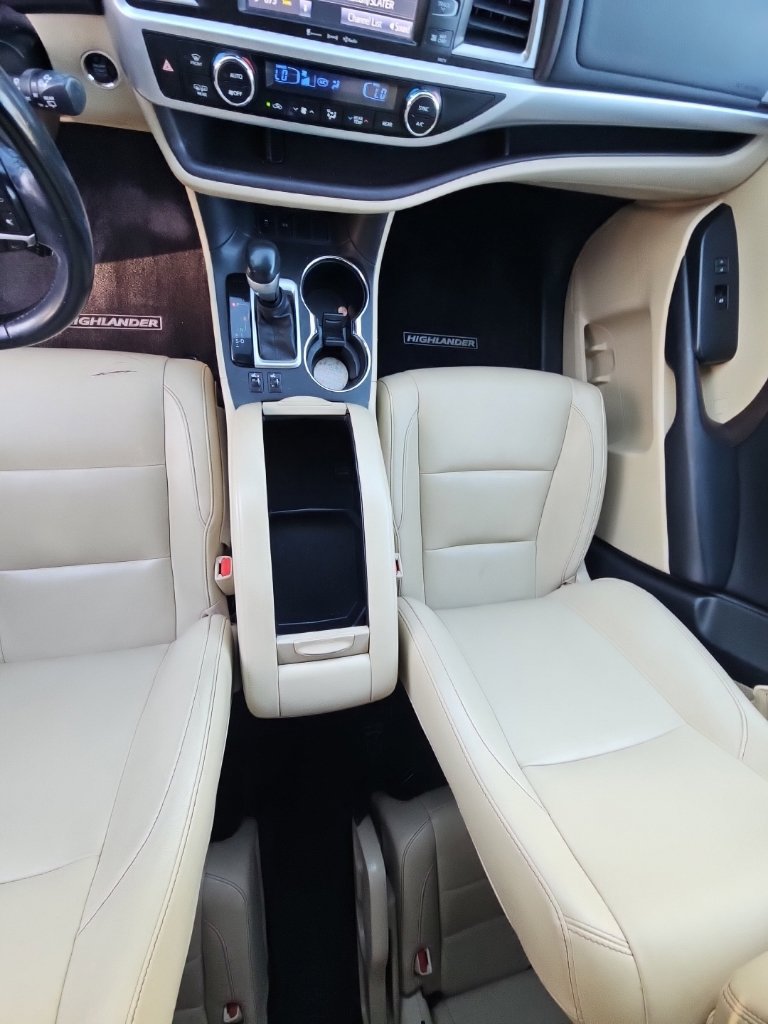 Used 2017 Toyota Highlander XLE FWD image 32