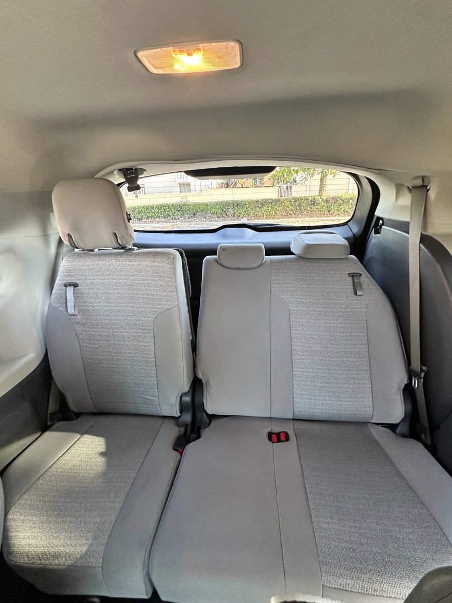 Used 2021 Toyota Sienna LE FWD image 10