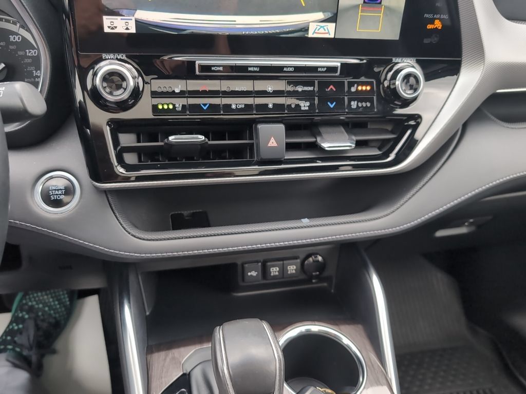Used 2021 Toyota Highlander Platinum AWD/4WD image 27