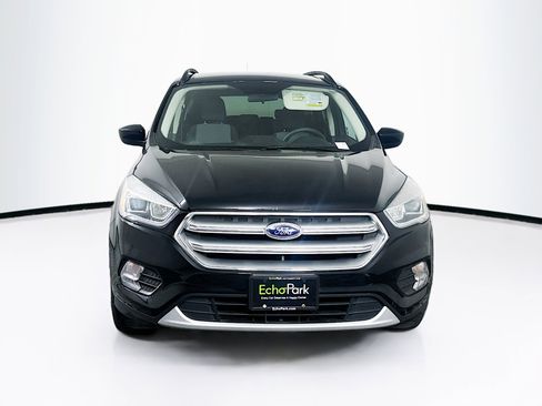 Used 2017 Ford Escape SE w/ Equipment Group 201A image 2