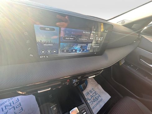 Used 2025 Nissan Kicks SR w/ SR Premium Package image 21