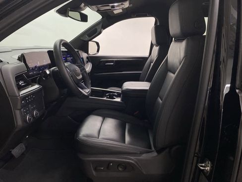 Used 2025 Chevrolet Suburban Z71 image 14