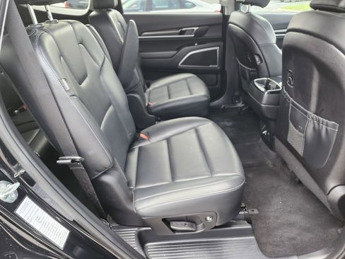 Used 2025 Kia Telluride S FWD image 21