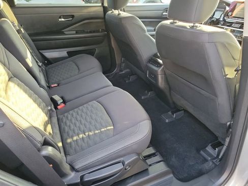 Used 2022 Nissan Pathfinder SV w/ SV Black Package image 17