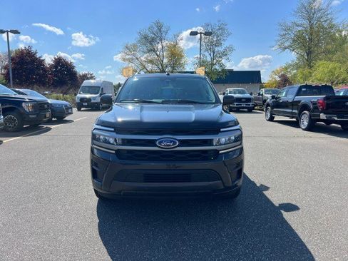 Used 2024 Ford Expedition XLT AWD/4WD image 2
