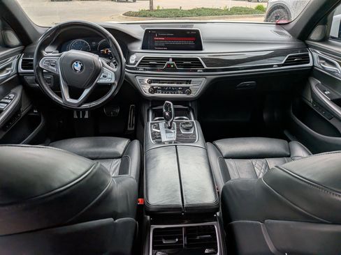 Used 2019 BMW 750i xDrive w/ Executive Package AWD/4WD image 25