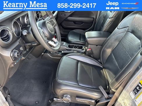 Used 2023 Jeep Wrangler Unlimited Sahara image 25