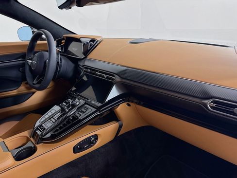 Used 2026 Aston Martin V8 Vantage Coupe image 23