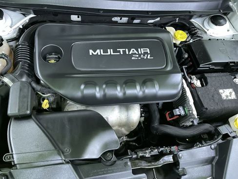 Used 2017 Jeep Cherokee Limited image 32