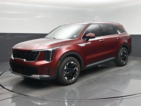 Certified 2025 Kia Sorento S FWD image 22