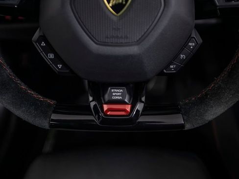 Used 2020 Lamborghini Huracan EVO image 42