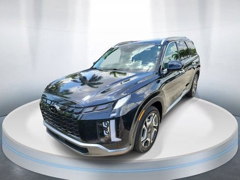 Used 2024 Hyundai Palisade SEL Premium w/ Premium Package FWD image 2
