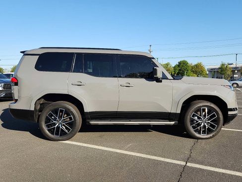 Used 2026 Lexus GX 550 w/ Accessory Package (2T) AWD/4WD image 7