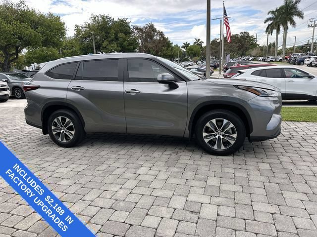 Used 2025 Toyota Highlander XLE FWD image 15