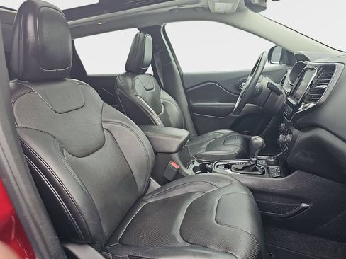Used 2019 Jeep Cherokee Limited w/ Luxury Group AWD/4WD image 12
