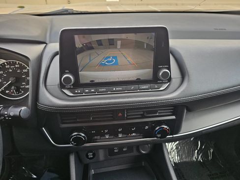 Used 2024 Nissan Rogue S FWD image 30