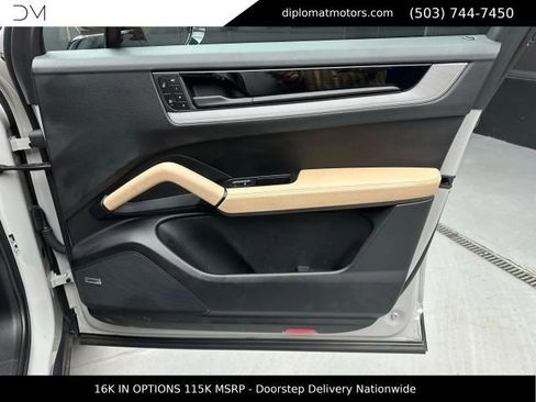 Used 2025 Porsche Cayenne E-Hybrid AWD/4WD image 26