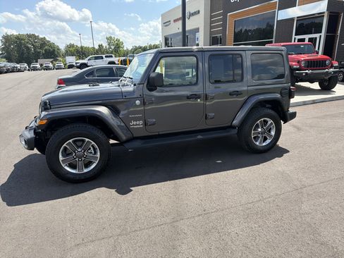 Used 2022 Jeep Wrangler Unlimited Sahara w/ LED Lighting Group AWD/4WD image 22