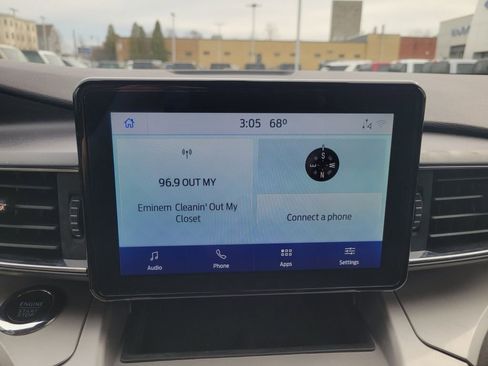 Used 2022 Ford Explorer XLT w/ Equipment Group 202A image 19