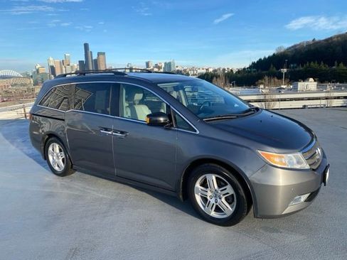 Used 2011 Honda Odyssey Touring image 1