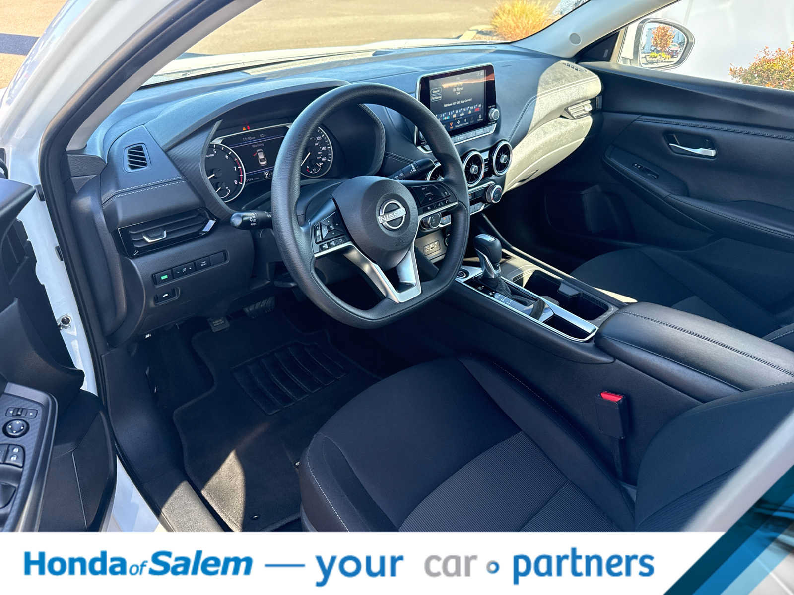 Used 2025 Nissan Sentra SV FWD image 2