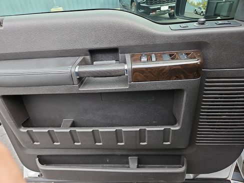 Used 2016 Ford F250 Platinum w/ FX4 Off-Road Package image 13