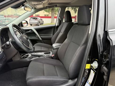 Used 2018 Toyota RAV4 XLE AWD/4WD image 25
