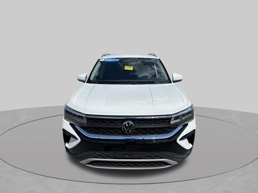 Certified 2023 Volkswagen Taos SE FWD image 3