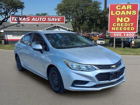Used 2017 Chevrolet Cruze LS FWD image 1