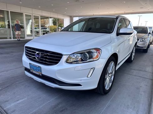 Used 2017 Volvo XC60 T6 Inscription w/ Preferred Option Package AWD/4WD image 2