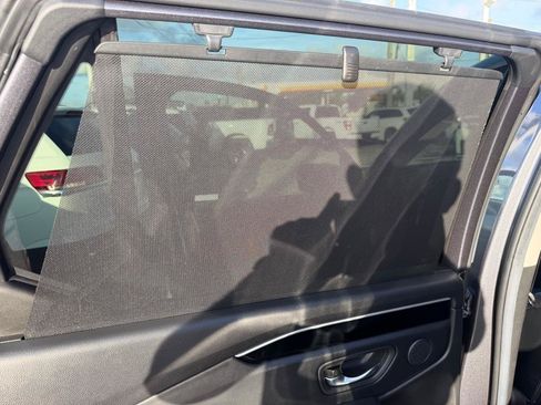 Used 2025 Honda Pilot EX-L image 31