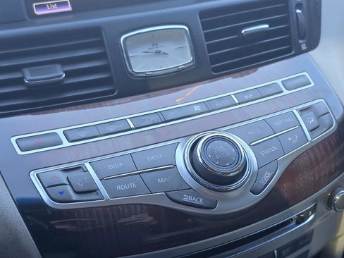 Used 2011 INFINITI M56 x w/ Deluxe Touring Pkg image 20