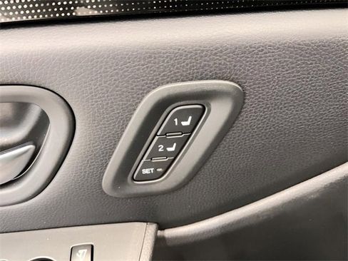 Used 2025 Honda Pilot Elite image 16