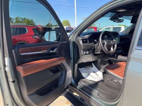 Used 2024 GMC Yukon XL Denali Ultimate AWD/4WD image 9