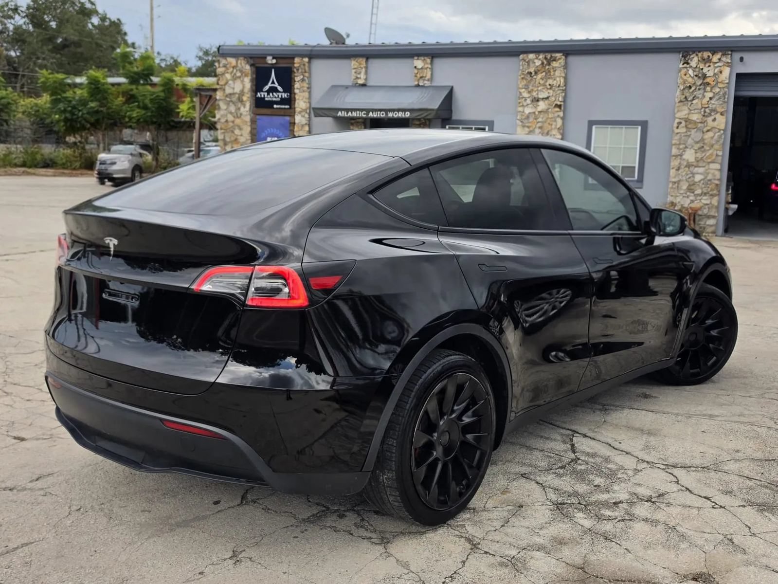 Used 2023 Tesla Model Y AWD image 7