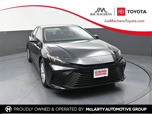 Used 2025 Toyota Camry LE image 1