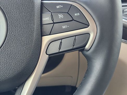 Used 2018 Jeep Grand Cherokee Limited w/ Luxury Group II image 29