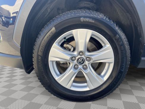 Used 2020 Toyota RAV4 XLE w/ XLE Grade Weather Package AWD/4WD image 19