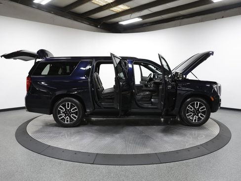 Used 2023 GMC Yukon XL AT4 image 9