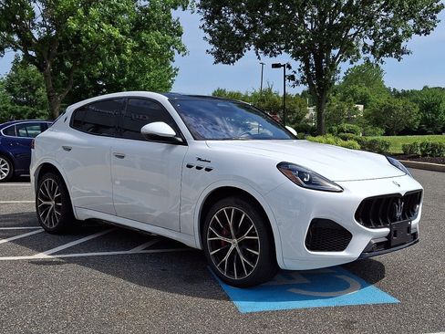 Used 2023 Maserati Grecale Modena AWD/4WD image 3