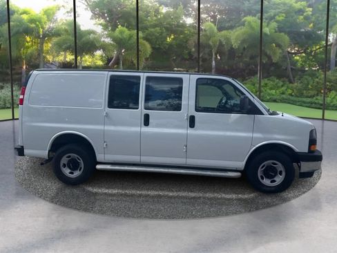 Used 2023 GMC Savana 2500 w/ Driver Convenience Package RWD image 9