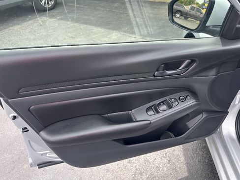 Used 2023 Nissan Altima 2.5 S FWD image 12