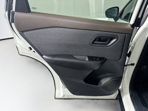 Used 2023 Nissan Rogue S AWD/4WD image 26