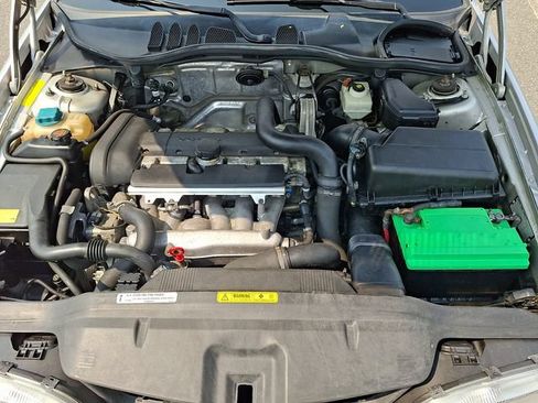 Used 2001 Volvo C70 LT FWD image 27