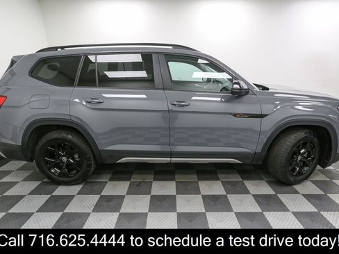 Certified 2025 Volkswagen Atlas Peak Edition SE AWD/4WD image 9
