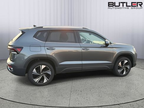 Used 2025 Volkswagen Taos SE AWD/4WD image 7
