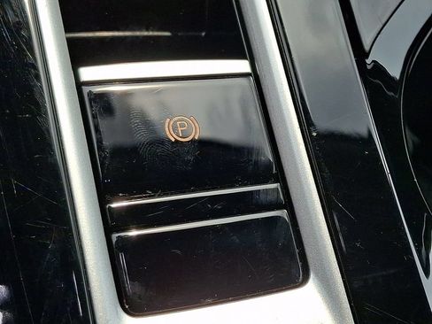 Used 2025 Volkswagen Atlas SE FWD image 24