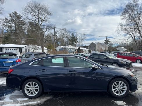 Used 2017 Chevrolet Malibu LT image 4